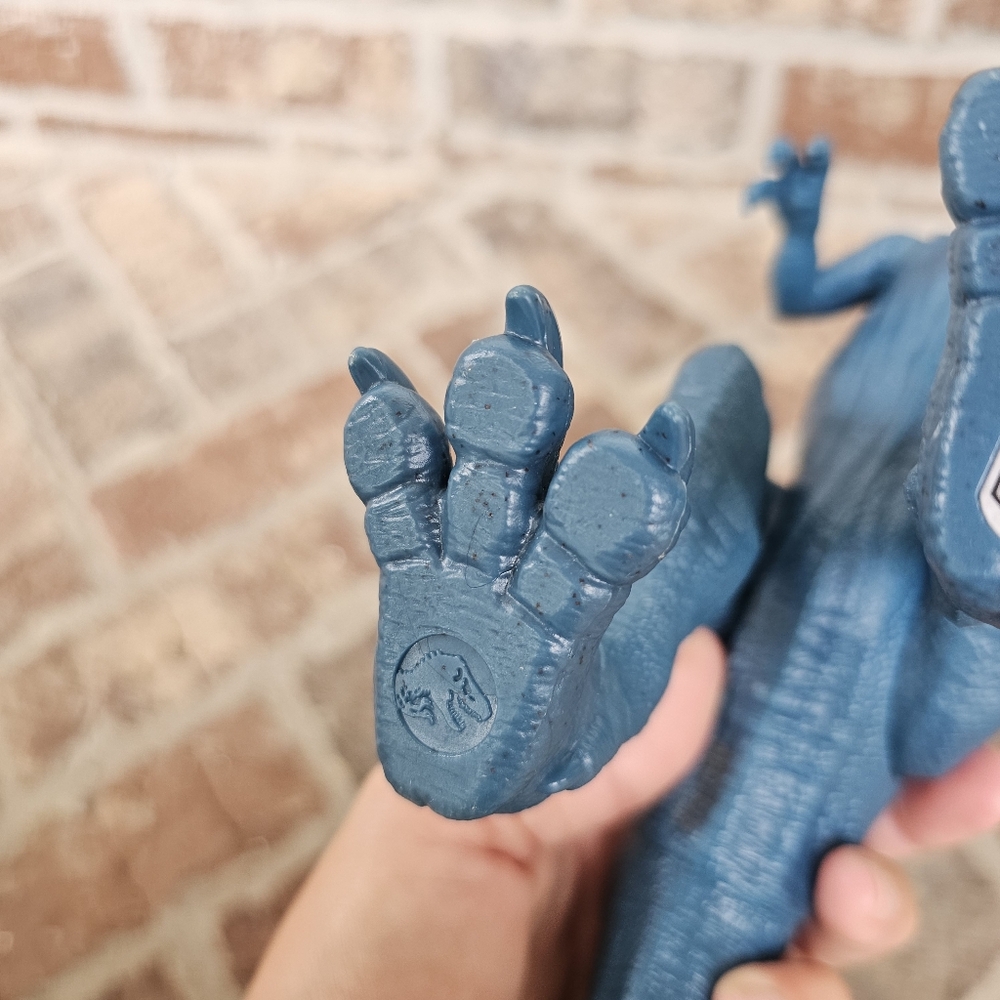 Jurassic World Mega Destroyer Blue Carcharodontosaurus - Picture 5 of 7